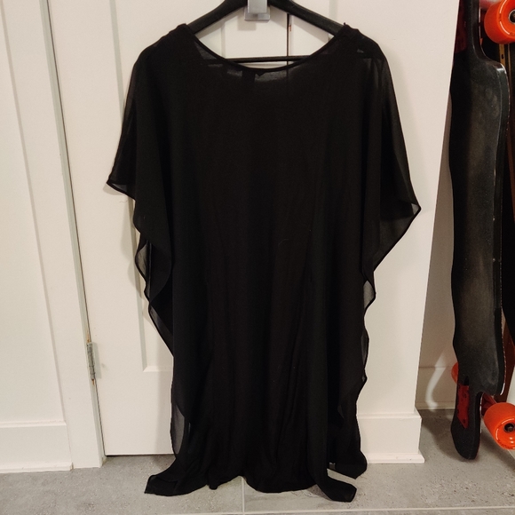 Black classy dress with sheer flowy sides - Picture 3 of 5